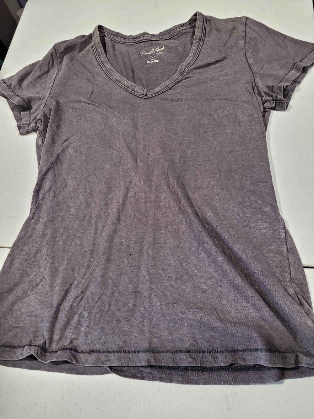 Universal Thread Women's Short Sleeve V-Neck Tee in Faded Gray